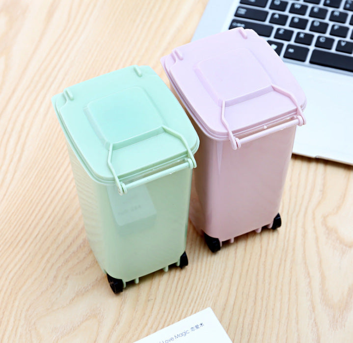Mini plastic trash can